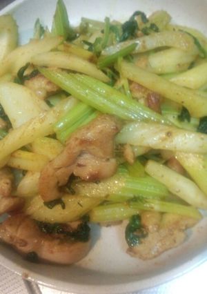 セロリと鶏肉のカレー炒め-レシピのメイン写真