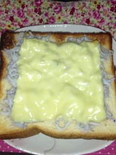 しらすとチーズのトースト\(^o^)/-レシピのメイン写真