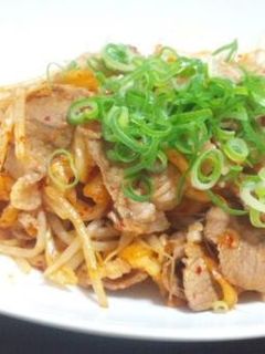 もやしでボリュームアップ豚キムチ-レシピのメイン写真