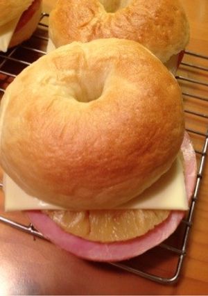 ハム・チーズ・パインベーグル☆-レシピのメイン写真