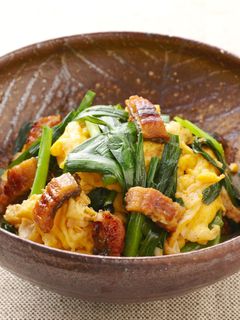 サクっと香ばしい鰻入りニラ卵炒め-レシピのメイン写真