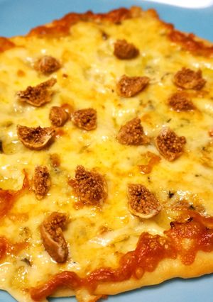 ゴルゴンゾーラとハチミツとイチヂクのピザ-レシピのメイン写真