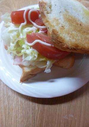 黒こしょう入り食パンのBLTサンドイッチ-レシピのメイン写真