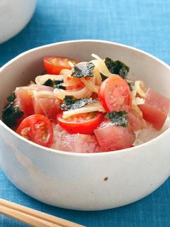 トマトがアクセント!まぐろ漬け丼-レシピのメイン写真