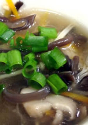 きくらげ入り酸っぱいスープ-レシピのメイン写真