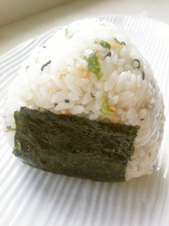 おにぎり:しそとちりめん高菜-レシピのメイン写真