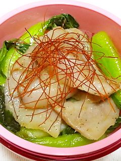 ちんげん菜と豚トロ塩ダレ炒め丼☆お弁当-レシピのメイン写真