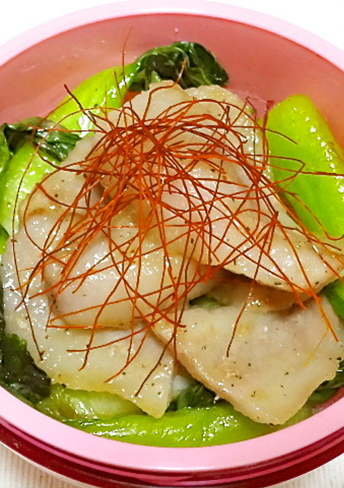 ちんげん菜と豚トロ塩ダレ炒め丼☆お弁当-レシピのメイン写真