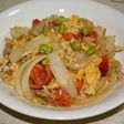 玉葱、豚肉、トマト、卵のマヨネーズ炒め