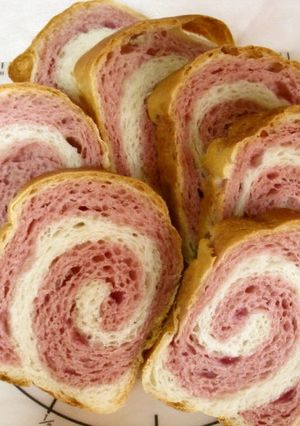 ピンクのマーブル食パン-レシピのメイン写真