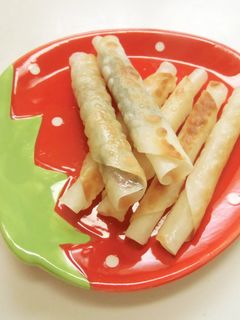 餃子の皮でくるくるスティックおやつ-レシピのメイン写真