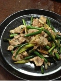 豚バラとにんにくの茎炒め-レシピのメイン写真