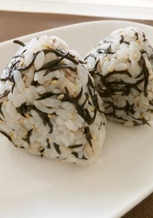 栄養豊富✿ひじきと胡麻のおにぎり-レシピのメイン写真