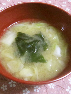 キャベツとわかめの味噌汁-レシピのメイン写真