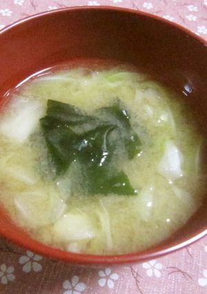 キャベツとわかめの味噌汁-レシピのメイン写真