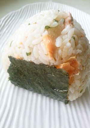 おにぎり:しそと焼き鮭-レシピのメイン写真