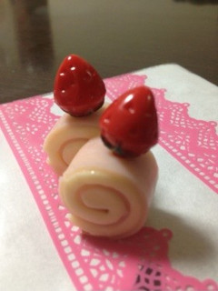 キャラ弁に!イチゴのロールケーキ-レシピのメイン写真
