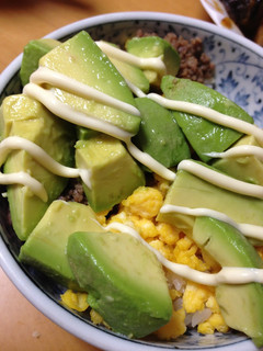 そぼろ丼inアボカド♪-レシピのメイン写真
