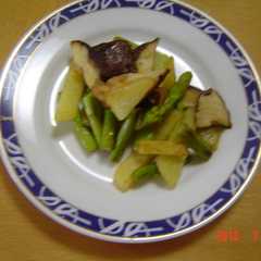 รูปของ しいたけと野菜の醤油バターソテー