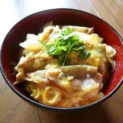 รูปของ チキンロールで親子丼（*´▽`*)