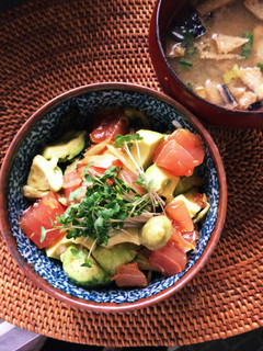 簡単うまうま♪まぐろとアボカドのポキ丼。-レシピのメイン写真