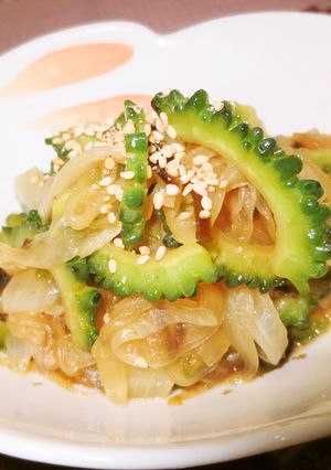 夏バテにゴーヤと玉ねぎ☆塩こんポン酢炒め-レシピのメイン写真