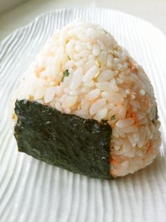 おにぎり:鮭フレークしそ-レシピのメイン写真