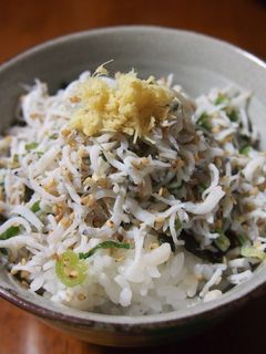 混ぜて載せて出す!☆生姜で食べるシラス丼-レシピのメイン写真