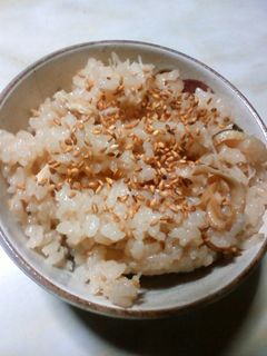 ごま香る♪ほたての炊き込みごはん-レシピのメイン写真
