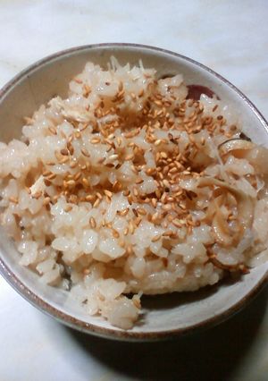 ごま香る♪ほたての炊き込みごはん-レシピのメイン写真