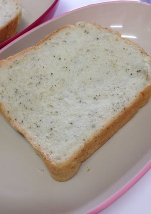 【HB】ガーリックバジルオレガノ食パン-レシピのメイン写真