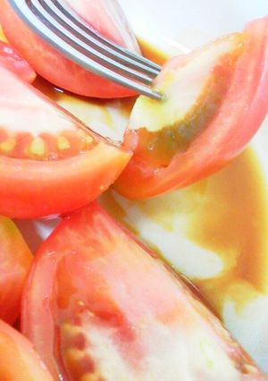 酸っぱいトマトの食べ方☆蜂蜜醤油がけ-レシピのメイン写真