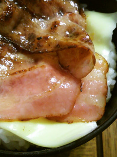 簡単!ベーコンチーズ丼 時々タバスコ-レシピのメイン写真