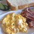 朝食にふわふわスクランブルエッグ☆