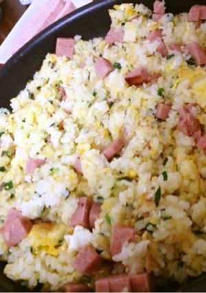 簡単美味☆スパムニラ玉チャーハン-レシピのメイン写真