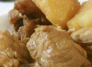 圧力鍋で♪豚すね肉とじゃがいもの煮物-レシピのメイン写真