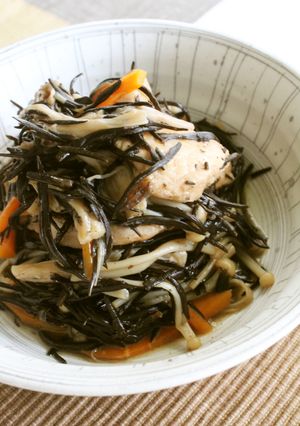 鶏むね肉エノキタケ梅酒deひじきの煮物-レシピのメイン写真