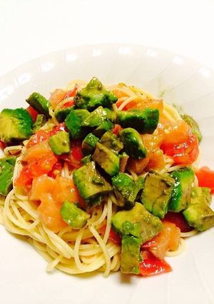 サーモンとアボカドとトマトの冷製パスタ-レシピのメイン写真