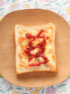 鮭フレークでピザトースト CanCam-レシピのメイン写真