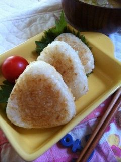桜えびとチーズで♪うまうま焼きおにぎり♡-レシピのメイン写真