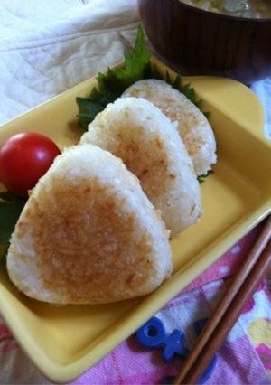 桜えびとチーズで♪うまうま焼きおにぎり♡-レシピのメイン写真
