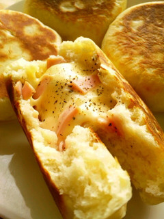 簡単!チーズとろ〜りの包み焼きパン-レシピのメイン写真