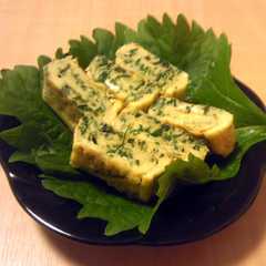 รูปของ 昆布茶で♪しそと青のりの卵焼き