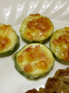 ズッキーニのベーコンチーズ焼き-レシピのメイン写真