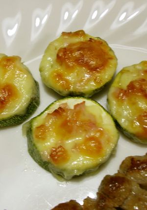 ズッキーニのベーコンチーズ焼き-レシピのメイン写真