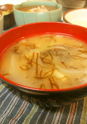 高血圧に＊もずくと玉葱の味噌汁＊-レシピのメイン写真