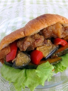鶏の竜田揚げと夏野菜のマリネサンド-レシピのメイン写真