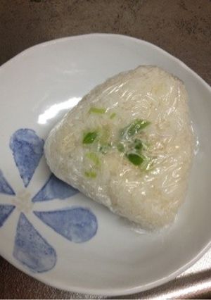 かつおぶしでツナマヨ風おにぎり-レシピのメイン写真