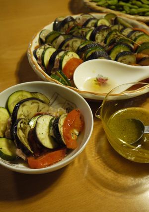 夏野菜の重ね蒸し　オリーブオイルソース-レシピのメイン写真