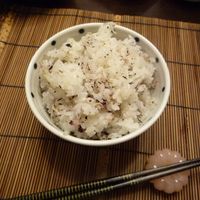 ユカリご飯 〓ゆかり® で＊紅色のおにぎり by ねむンダ 【クックパッド